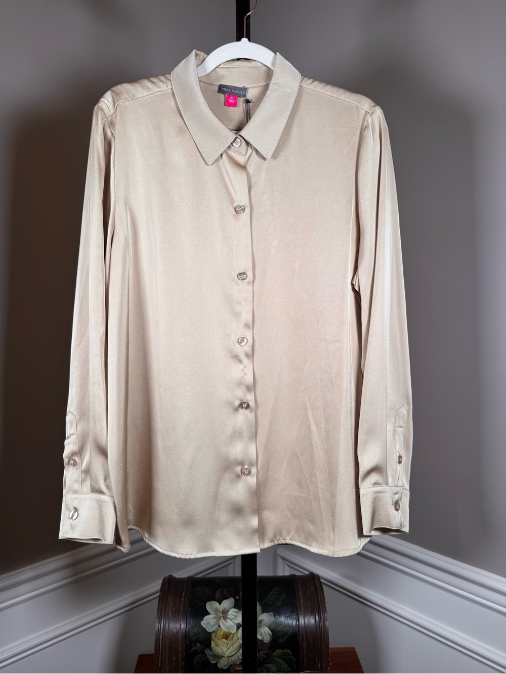 Vince Camuto XL Champagne Fizz Satin Button Front Blouse NWT - Picture 2 of 7